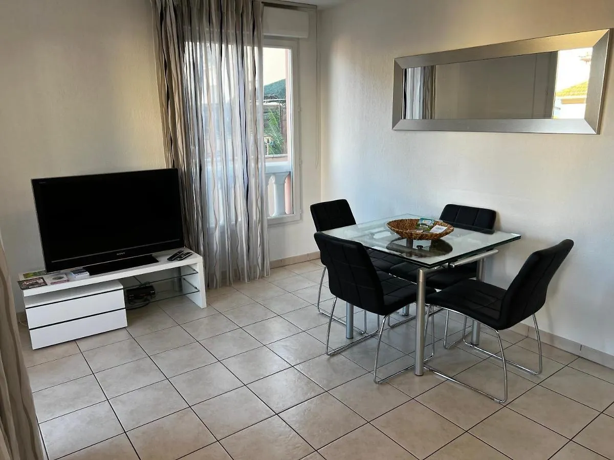 דירות בוסוליי Monaco Border, Terrace, Sea View & Parking